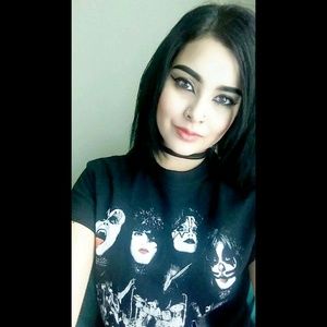 Meet your Posher, Lizbeth